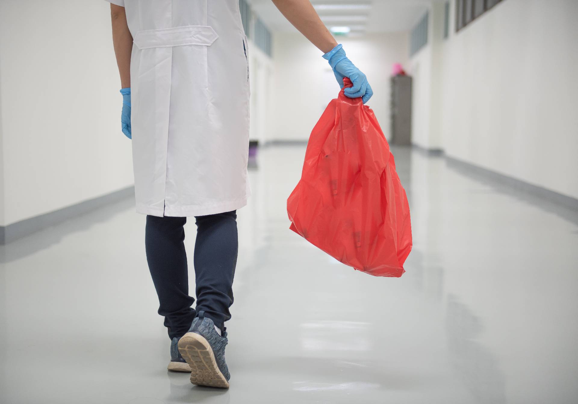 Comment bien trier les déchets hospitaliers et de soins 